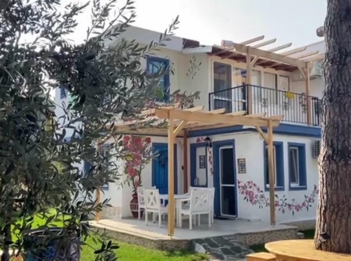 FOÇA HANEDAN KOYUNDA 2+1 EŞYALI KİRALIK DAİRE