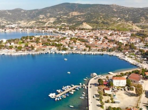 ESKİ FOÇA DA TADİLATLI GENİŞ BAHÇELİ 2+1 FERAH DAİRE