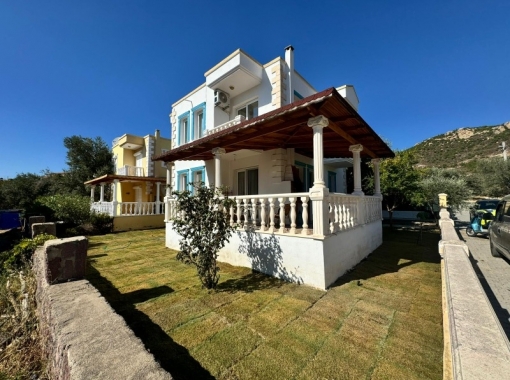 ESKİ FOÇA 1. MERSİNAKİ KOYUNDA PLAJA 200 M KİRALIK 3+1 YAZLIK